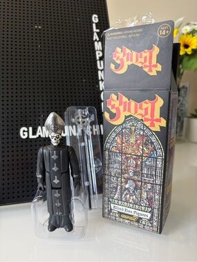 Super7 Ghost Band ReAction Blind Box Figure - Papa II Secondo w/ Staff